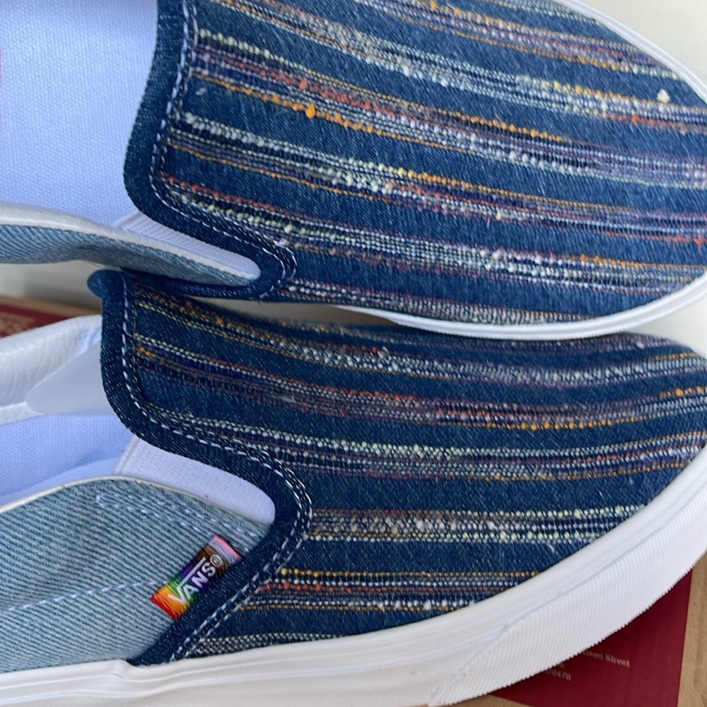 Vans WMNS Classic Slip-On
2gether As Ourselves Multi
VN000BVZCYL
Sneakers - Picture 14 of 16